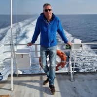 Hỗ trợ viên Derk